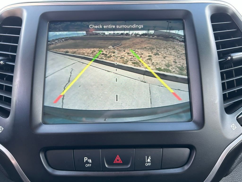 Used 2021 Jeep Cherokee Latitude Lux w/ Comfort/Convenience Group FWD image 17