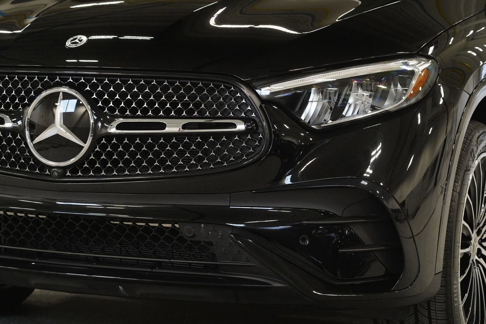 Used 2025 Mercedes-Benz GLC 350e 4MATIC image 8