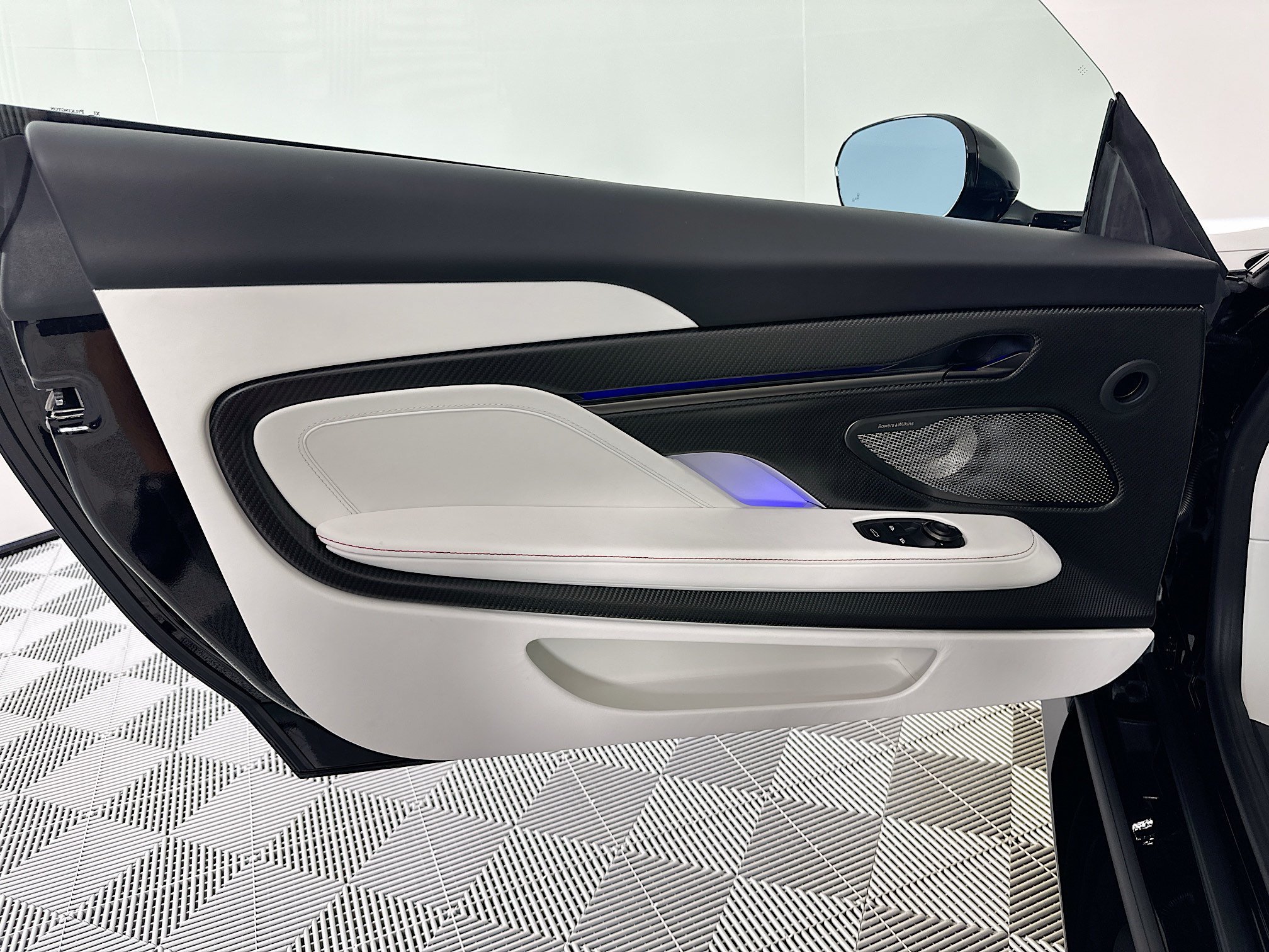 New 2026 Aston Martin Vanquish RWD image 14