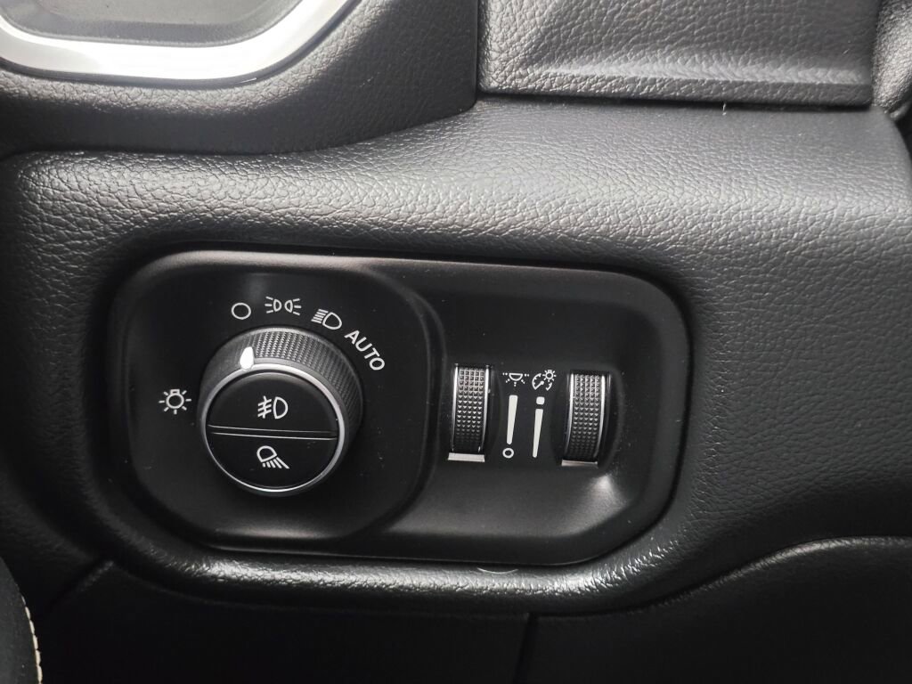 Used 2019 RAM 2500 Laramie image 30