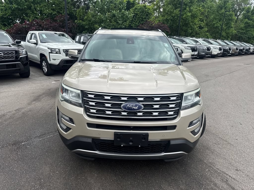 Used 2017 Ford Explorer Limited w/ Equipment Group 301A FWD image 8