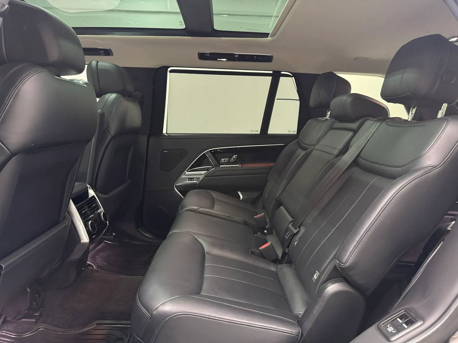 Used 2023 Land Rover Range Rover Long Wheelbase SE AWD/4WD image 15