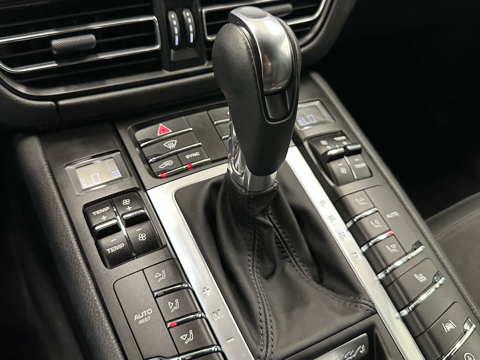 Used 2021 Porsche Macan AWD/4WD image 31