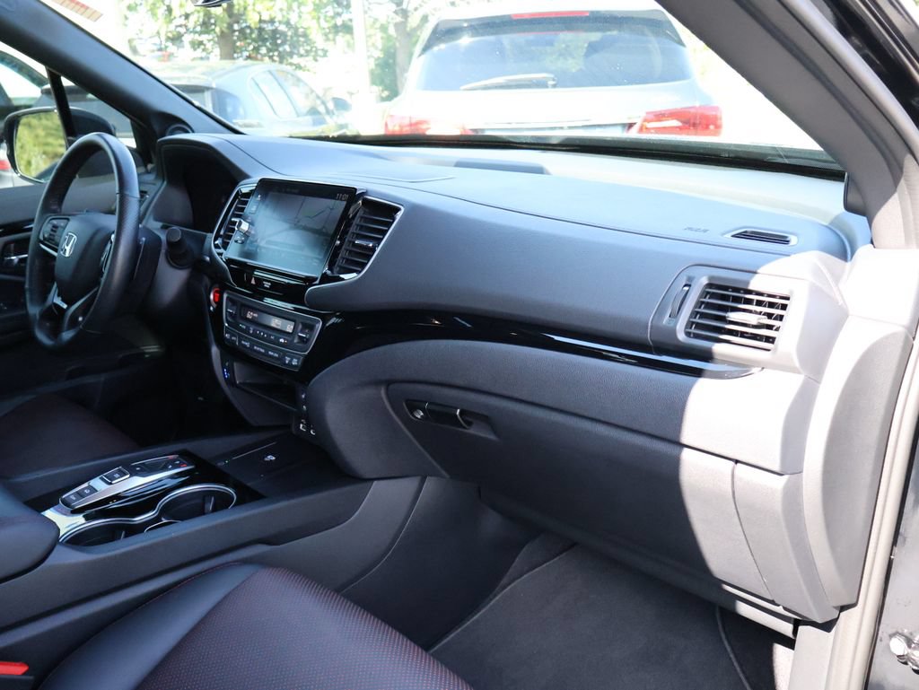 Certified 2025 Honda Ridgeline Black Edition image 9