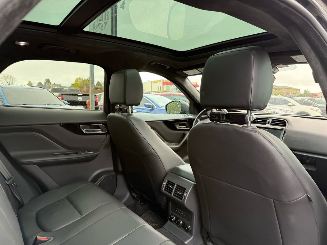 Used 2019 Jaguar F-PACE Premium image 24
