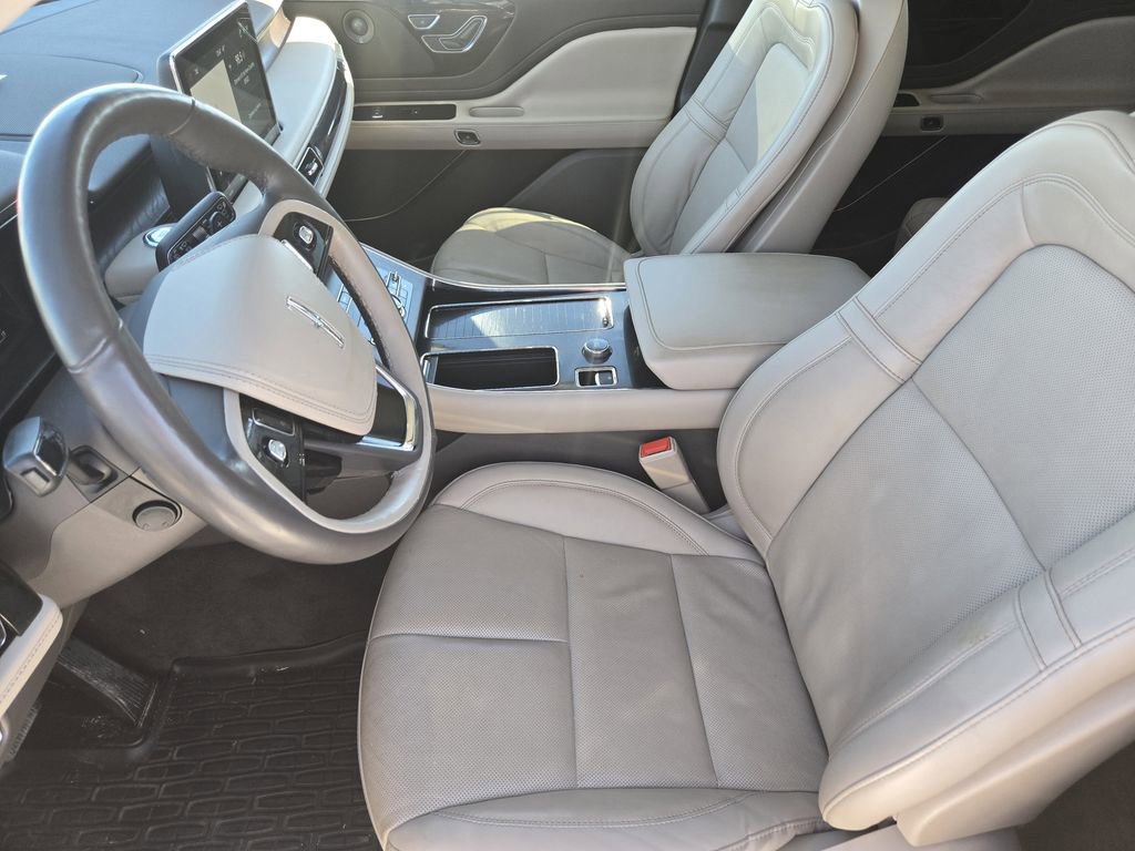 Used 2023 Lincoln Aviator Reserve w/ Equipment Group 201A image 6