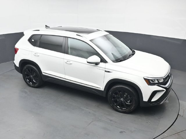 Used 2022 Volkswagen Taos SE w/ Panoramic Sunroof Package AWD/4WD image 39