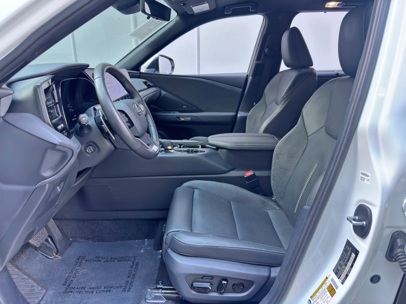 Used 2025 Lexus TX 550h AWD Plug-In Hybrid w/ Technology Package image 16