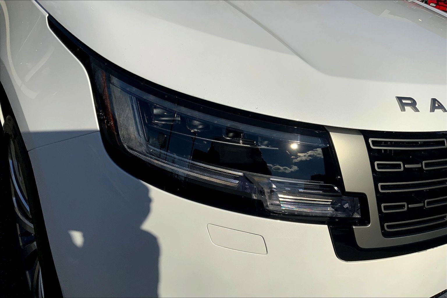 New 2025 Land Rover Range Rover SE image 13