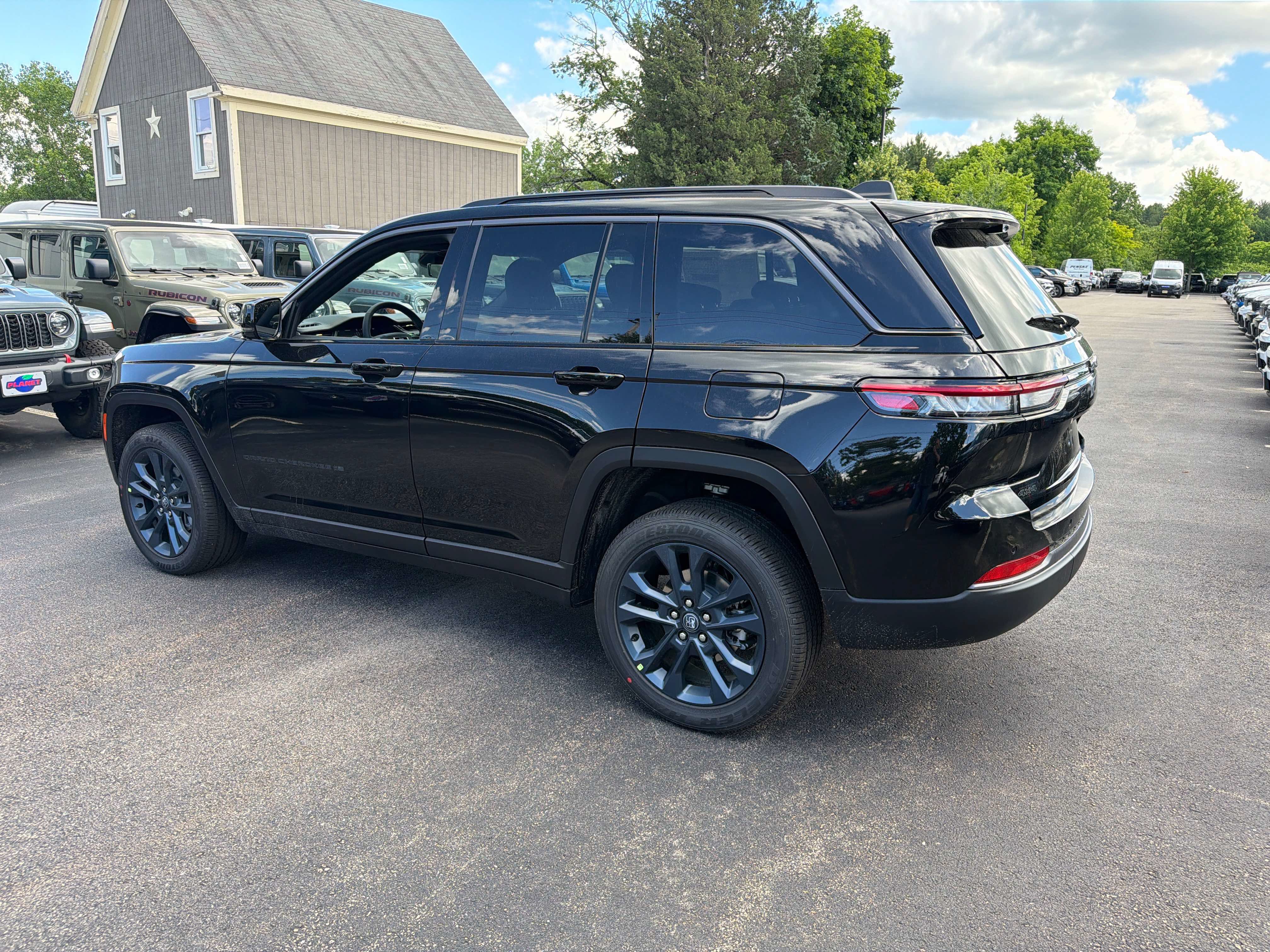 New 2026 Jeep Grand Cherokee Limited AWD/4WD image 3