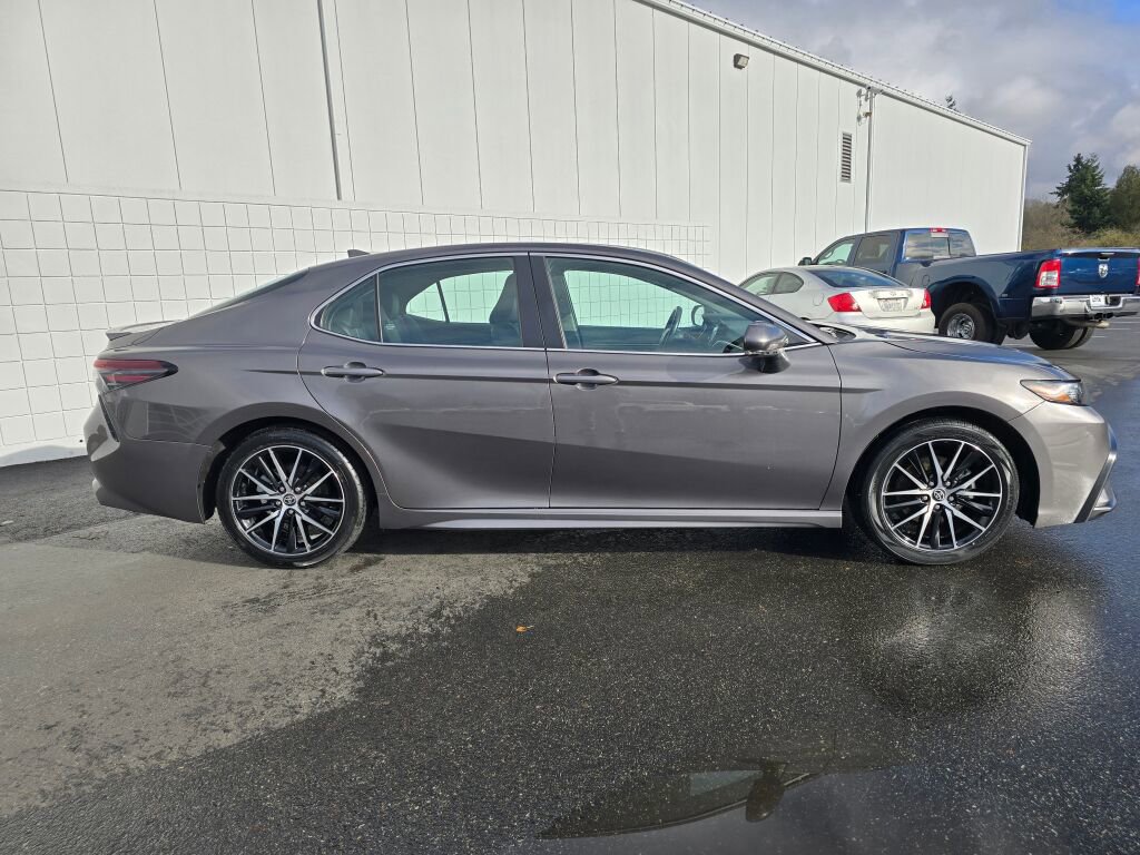 Used 2024 Toyota Camry SE image 2