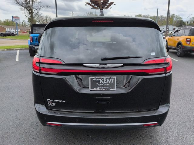 Used 2024 Chrysler Pacifica Touring-L image 6