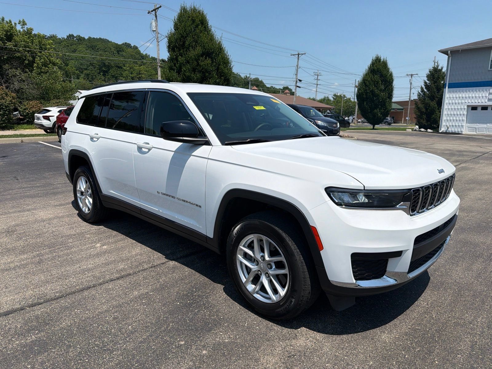 Used 2023 Jeep Grand Cherokee L Laredo AWD/4WD image 7