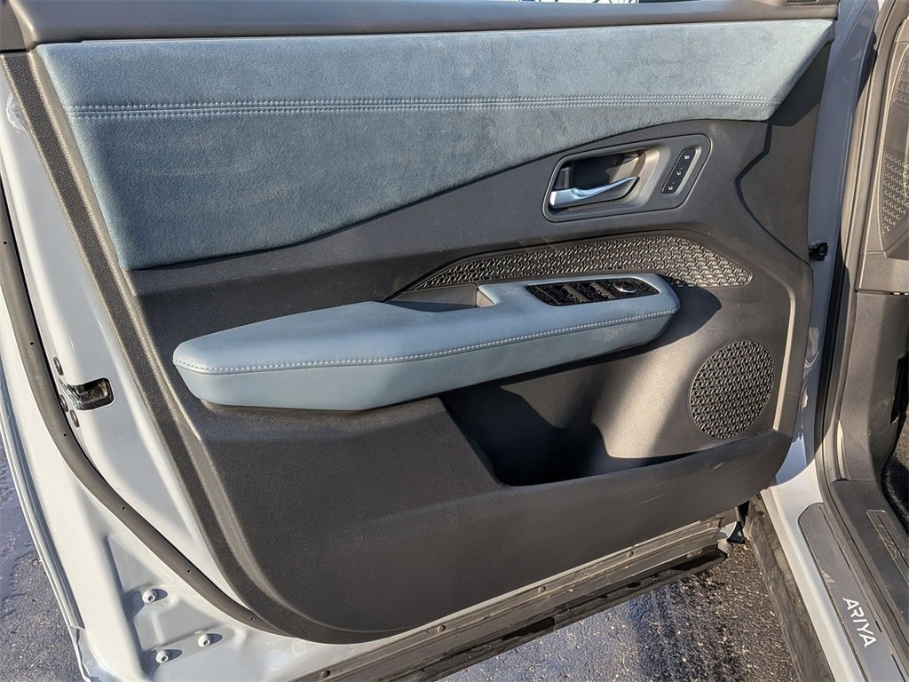 Used 2024 Nissan Ariya AWD image 9