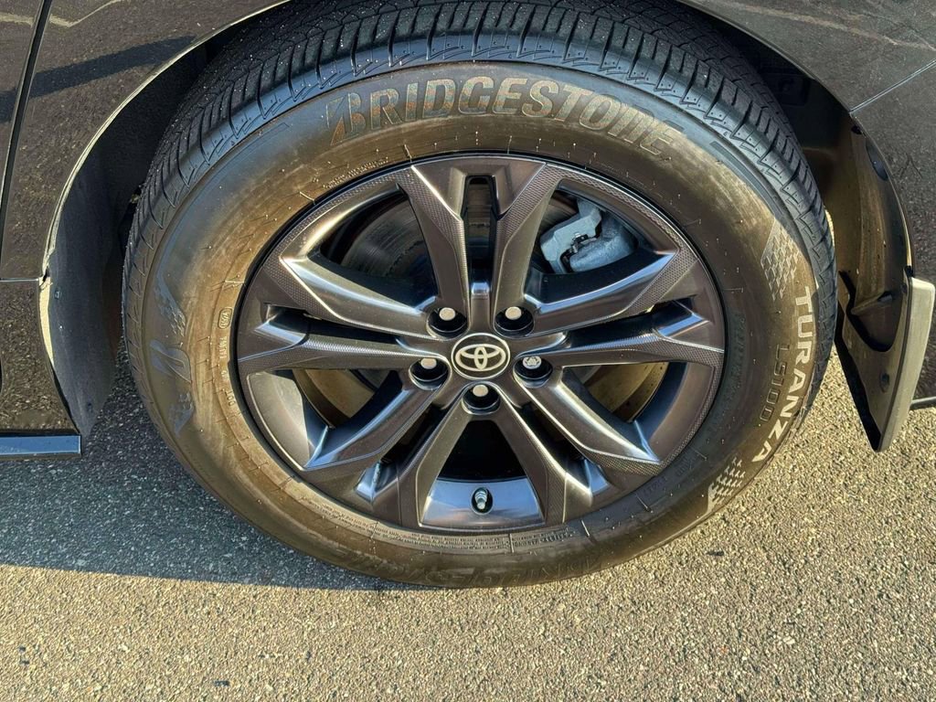 Used 2024 Toyota Sienna XSE w/ XSE Plus Package image 11