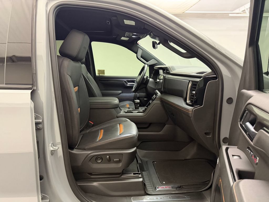 Used 2025 GMC Sierra 1500 AT4 w/ Technology Package AWD/4WD image 28