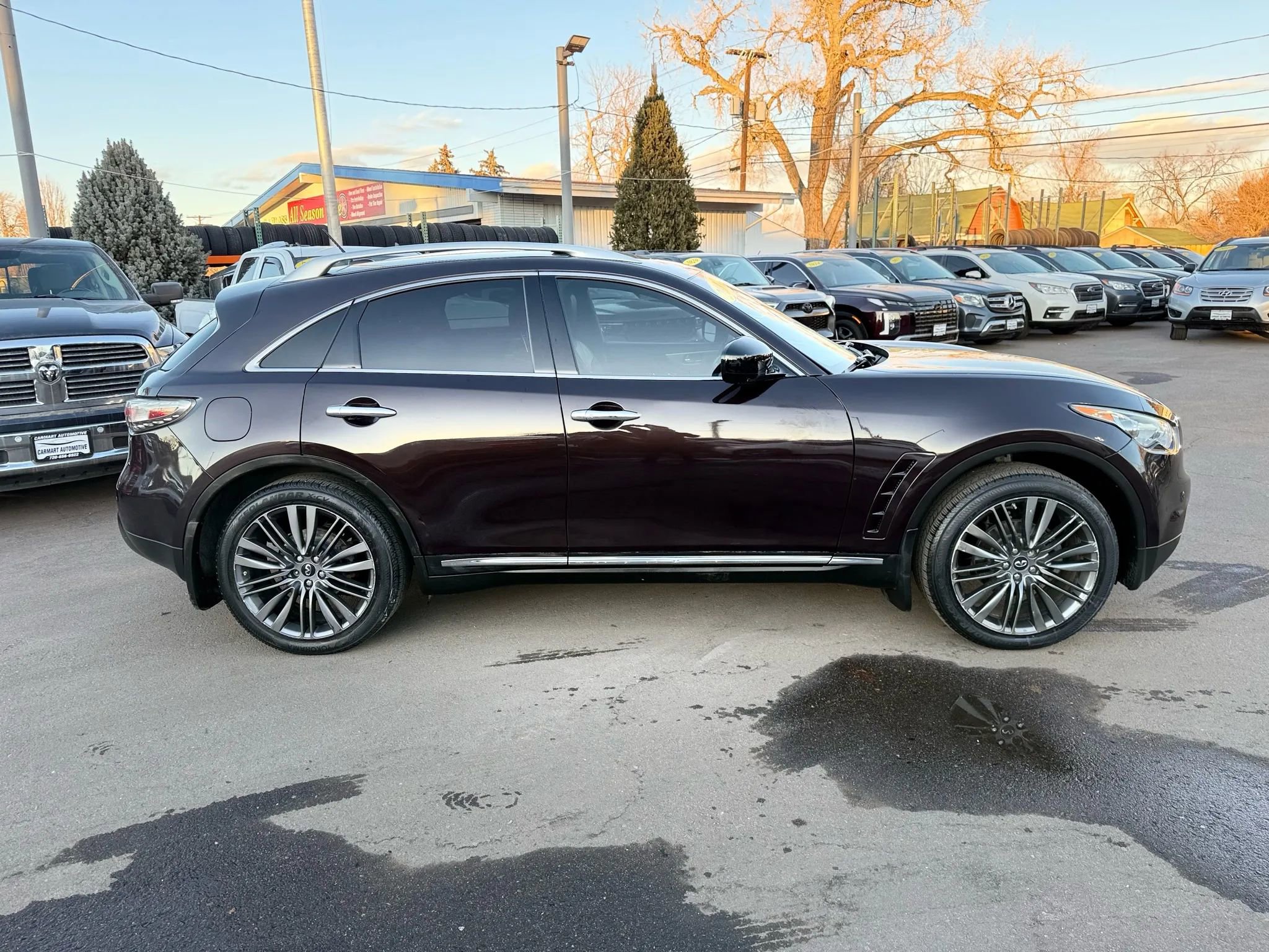 Used 2017 INFINITI QX70 3.7 w/ Limited Package AWD/4WD image 10