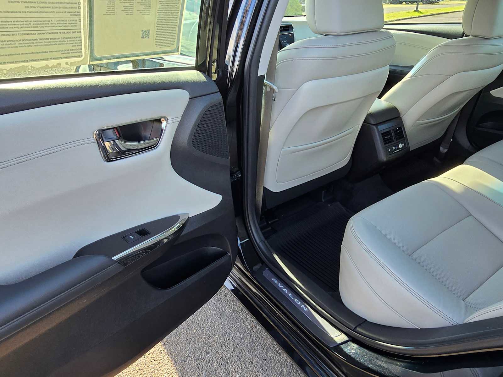 Certified 2018 Toyota Avalon Limited w/ All Weather Liner Package image 15