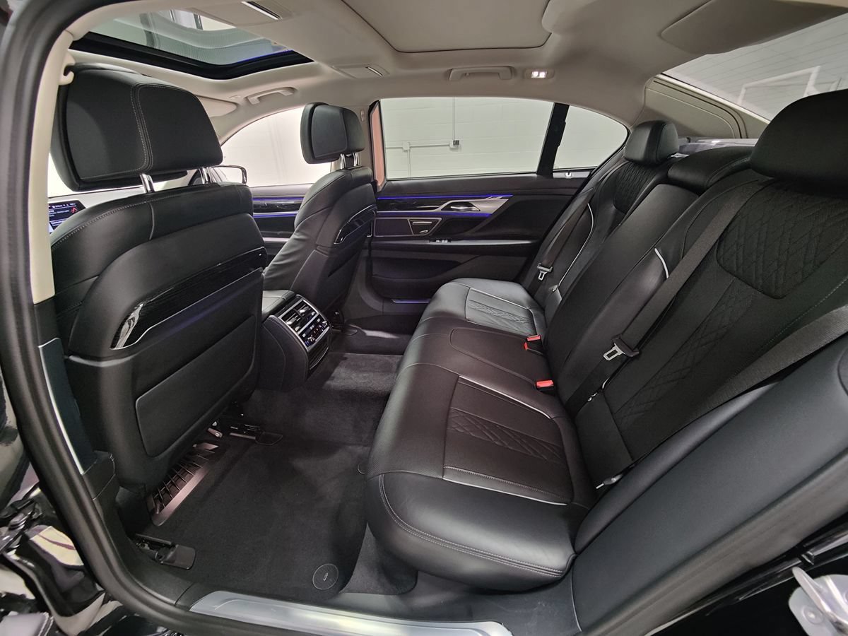 Used 2020 BMW 750i xDrive w/ Executive Package AWD/4WD image 60