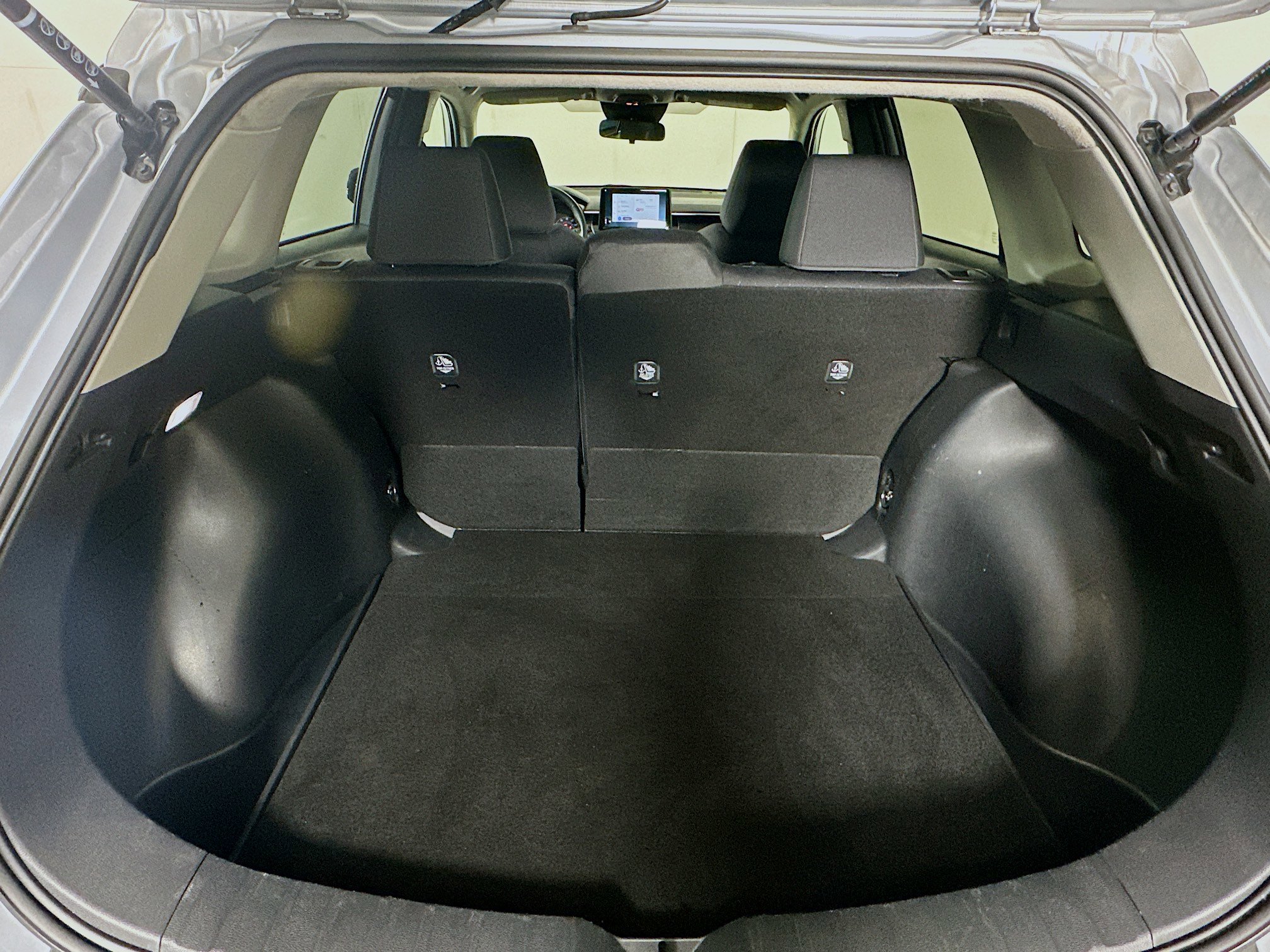 Used 2025 Toyota Corolla Cross LE image 27