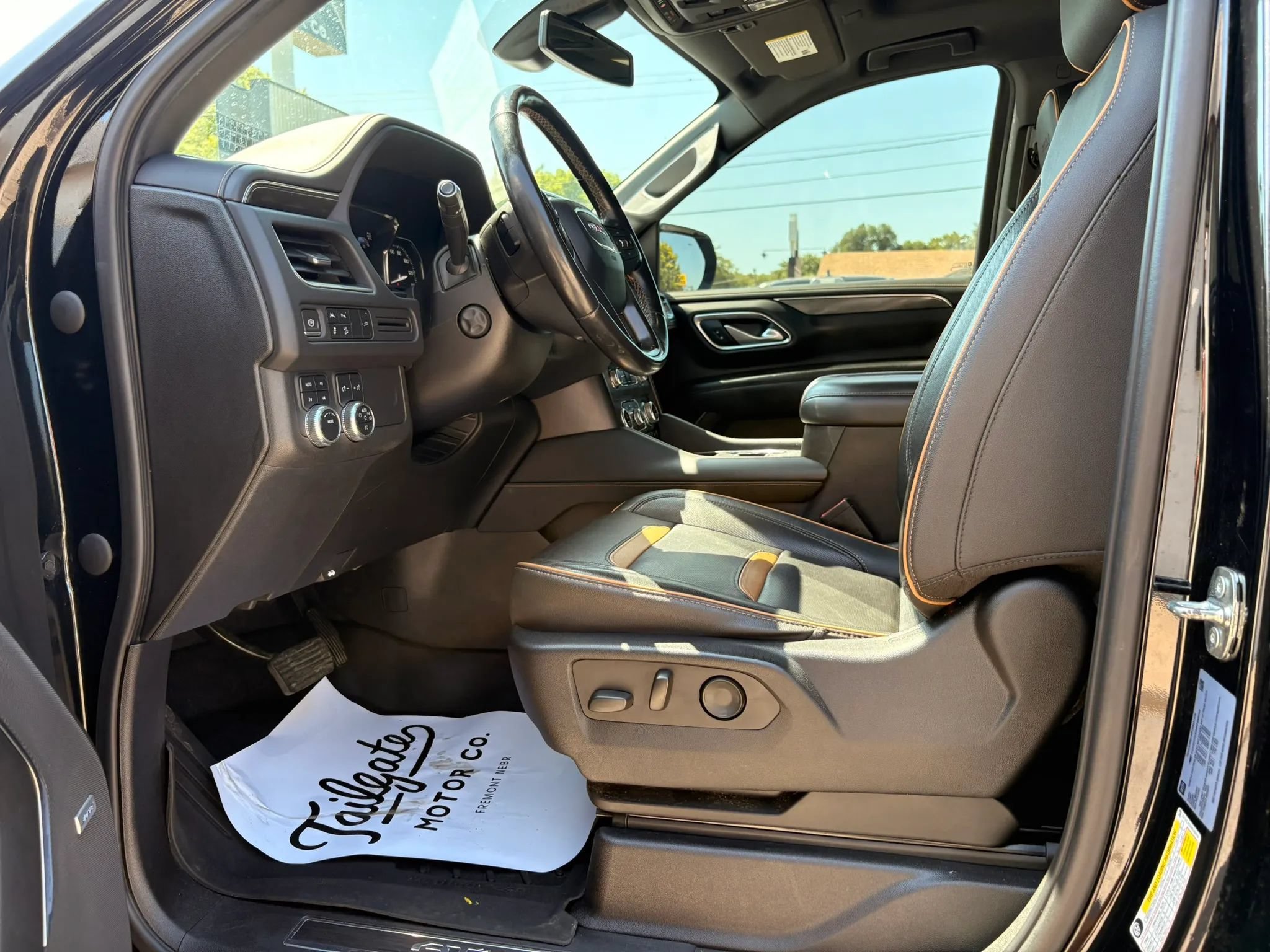 Used 2021 GMC Yukon AT4 w/ Rear Media and Nav Package AWD/4WD image 16