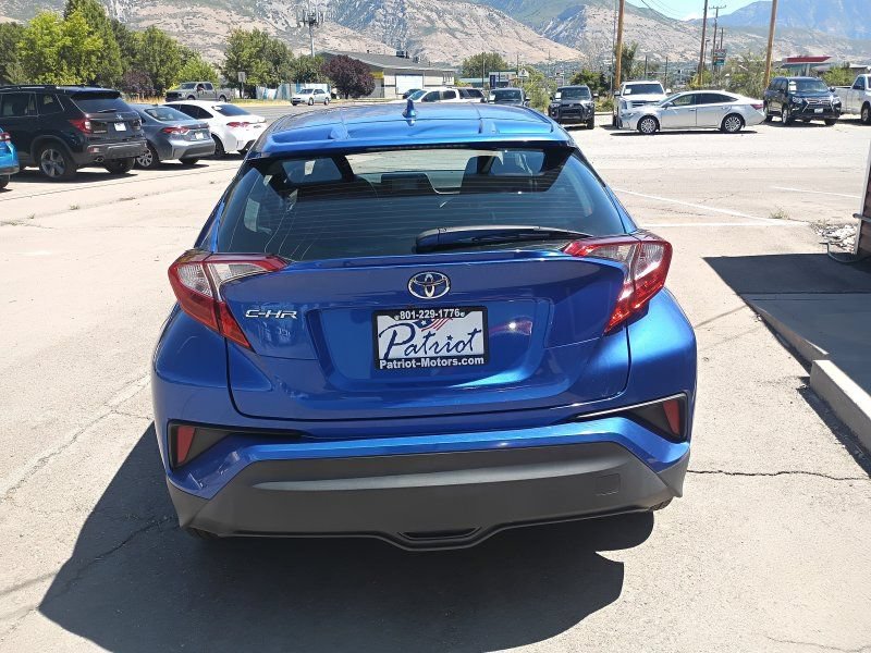 Used 2018 Toyota C-HR XLE FWD image 4