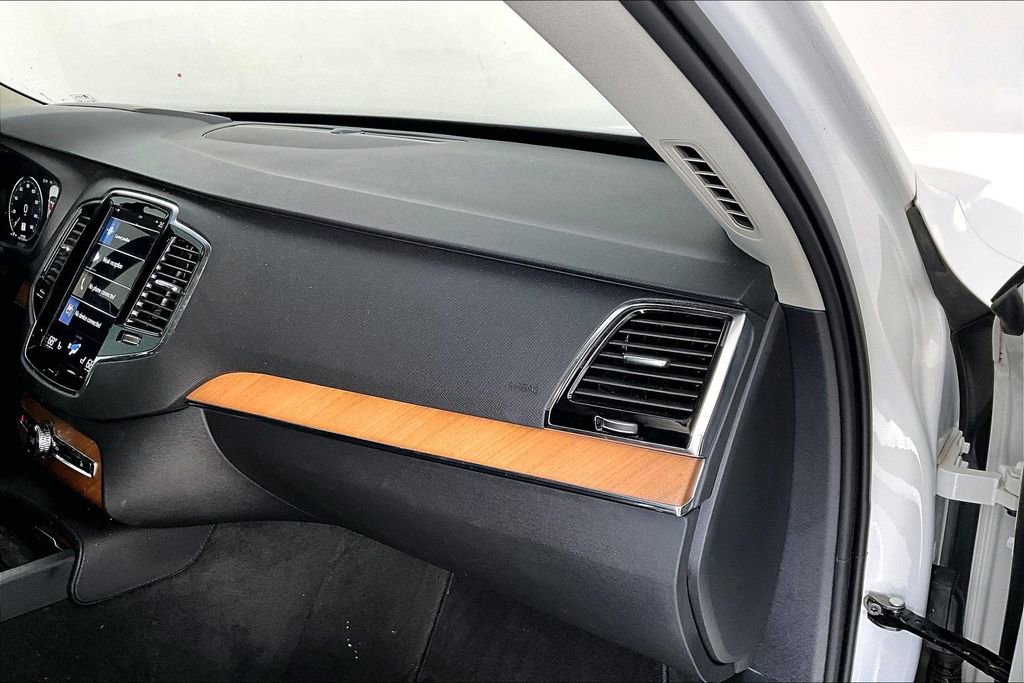 Used 2022 Volvo XC90 T5 Momentum w/ Advanced Package image 21