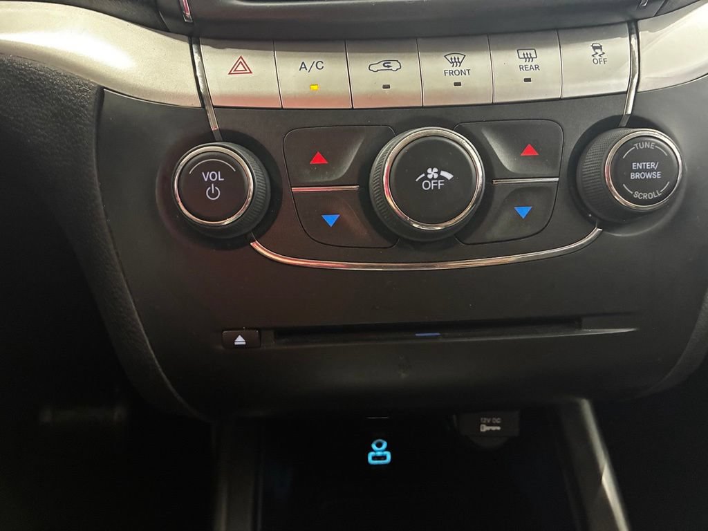 Used 2020 Dodge Journey SE w/ SE Popular Equipment Group FWD image 19
