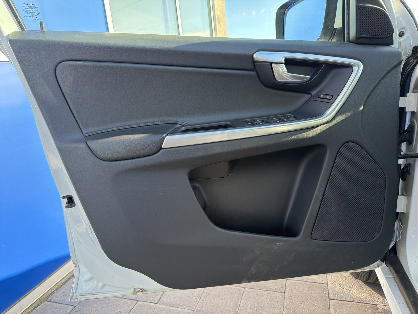 Used 2016 Volvo XC60 T6 w/ Proximity Package AWD/4WD image 18