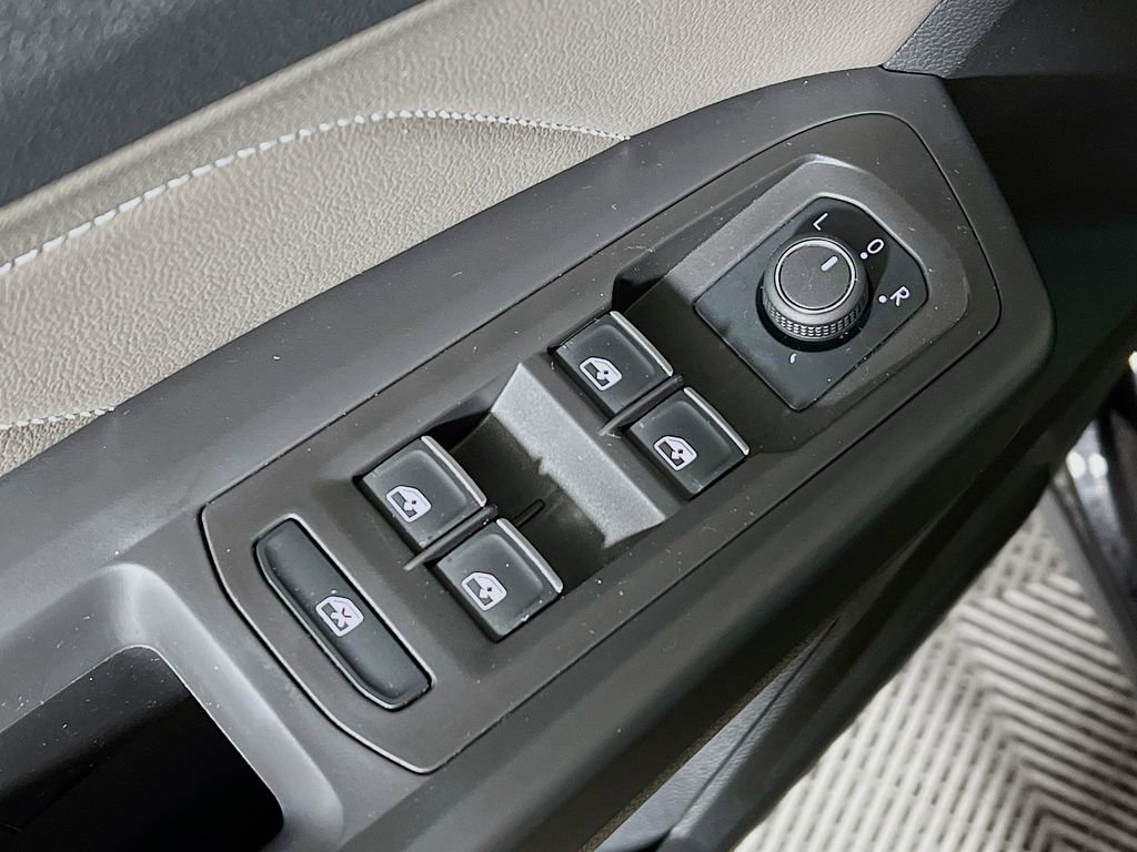 Used 2023 Volkswagen Atlas SE w/ Panoramic Sunroof Package image 16