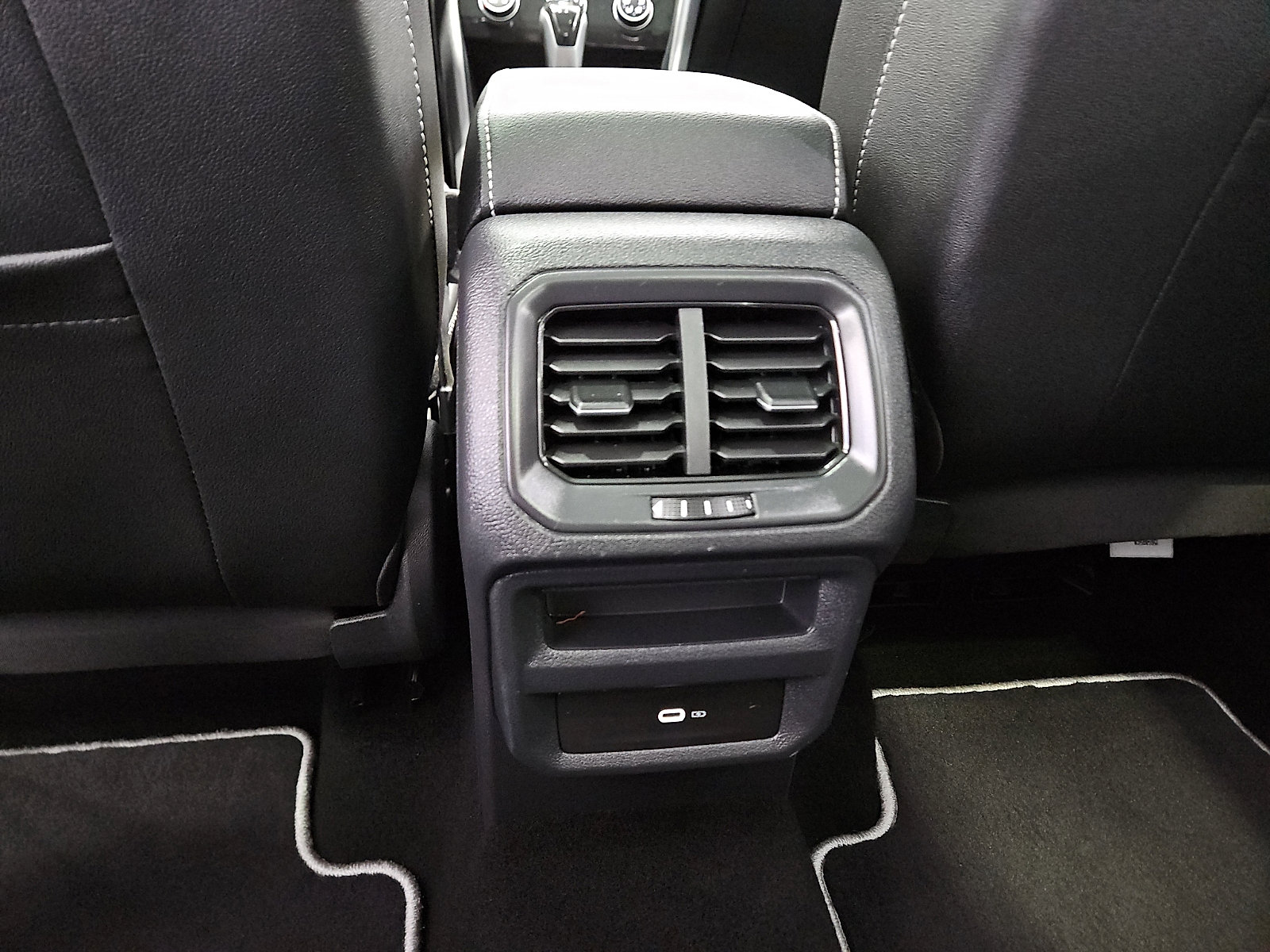 Certified 2023 Volkswagen Taos SE w/ Panoramic Sunroof Package AWD/4WD image 7
