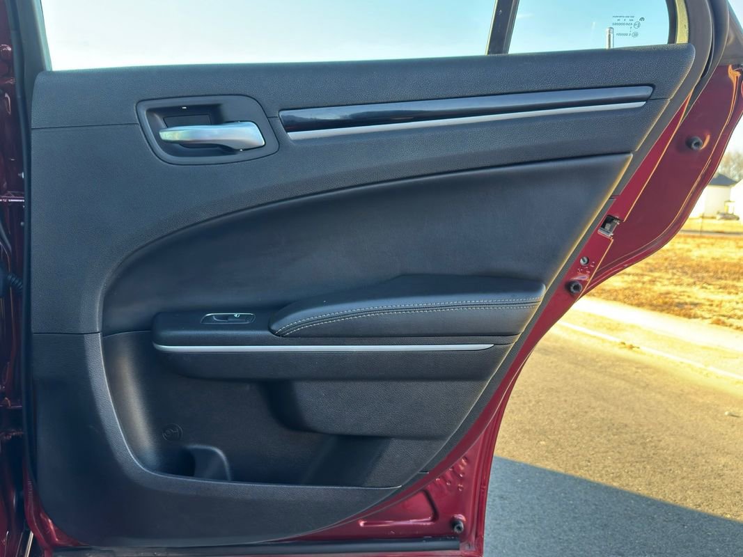 Used 2019 Chrysler 300 S image 17