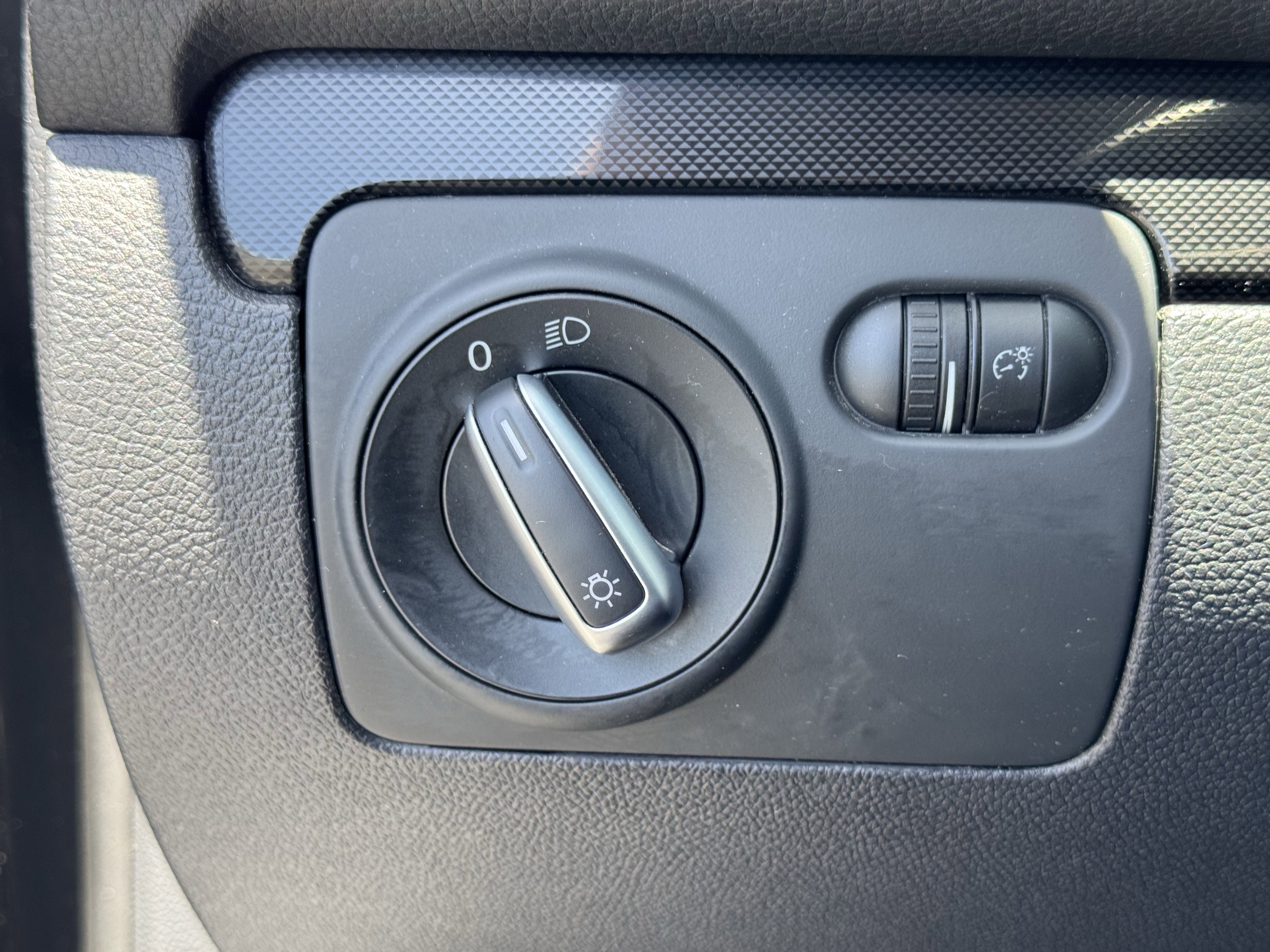 Used 2012 Volkswagen Jetta SE FWD image 28