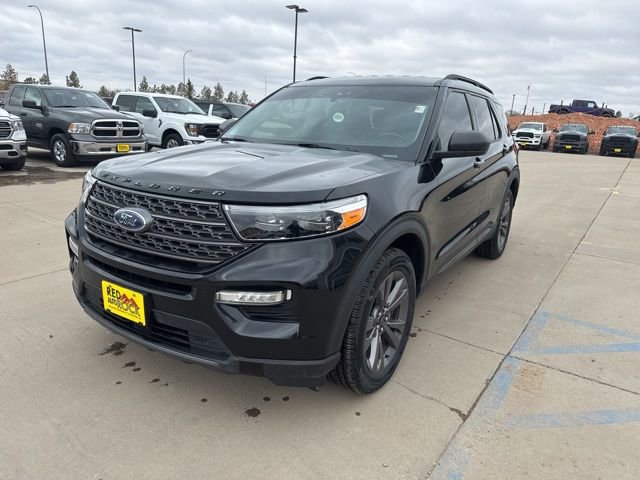 Used 2021 Ford Explorer XLT w/ Equipment Group 202A AWD/4WD image 3
