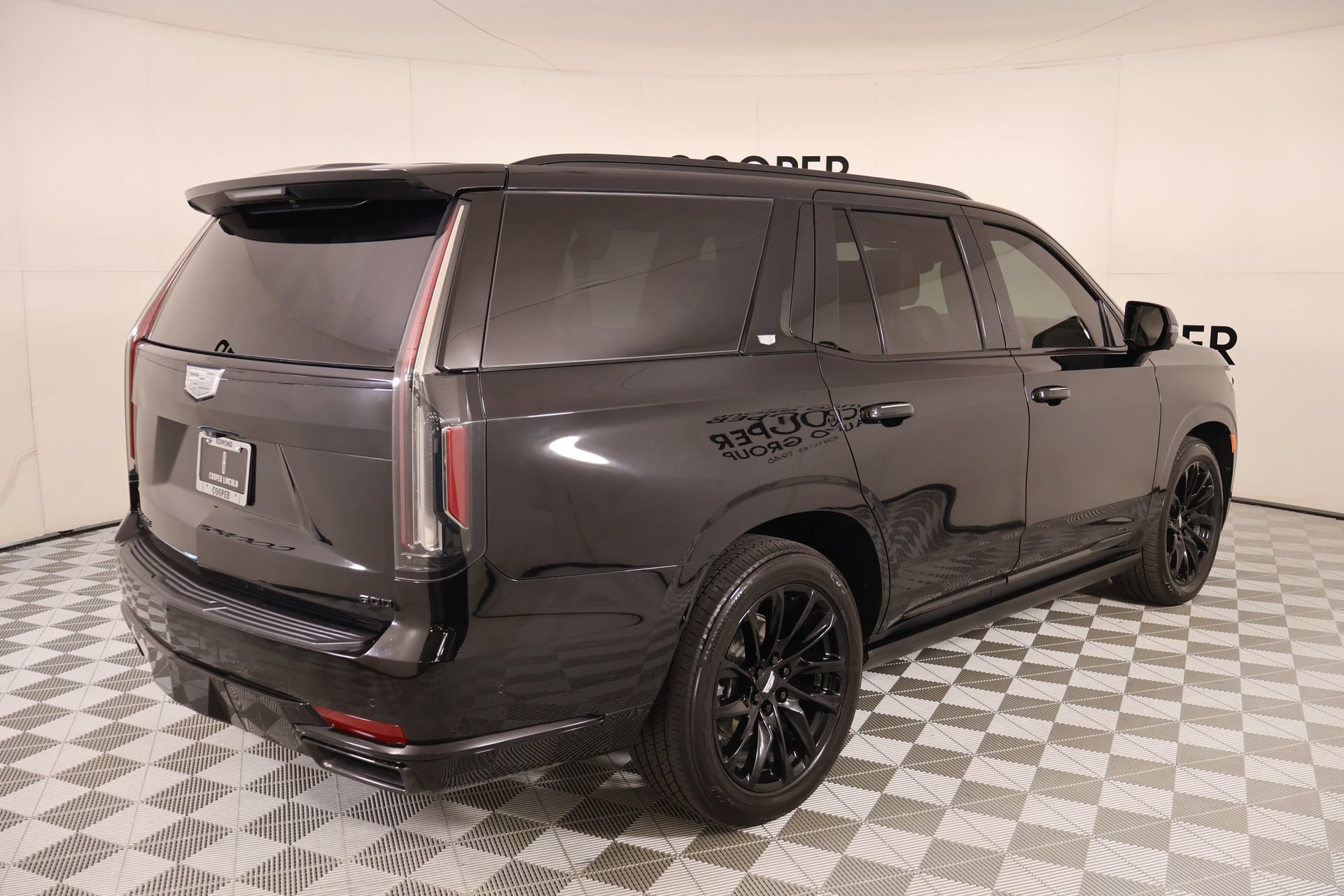 Used 2021 Cadillac Escalade Sport Platinum w/ LPO, ONYX Package AWD/4WD image 23