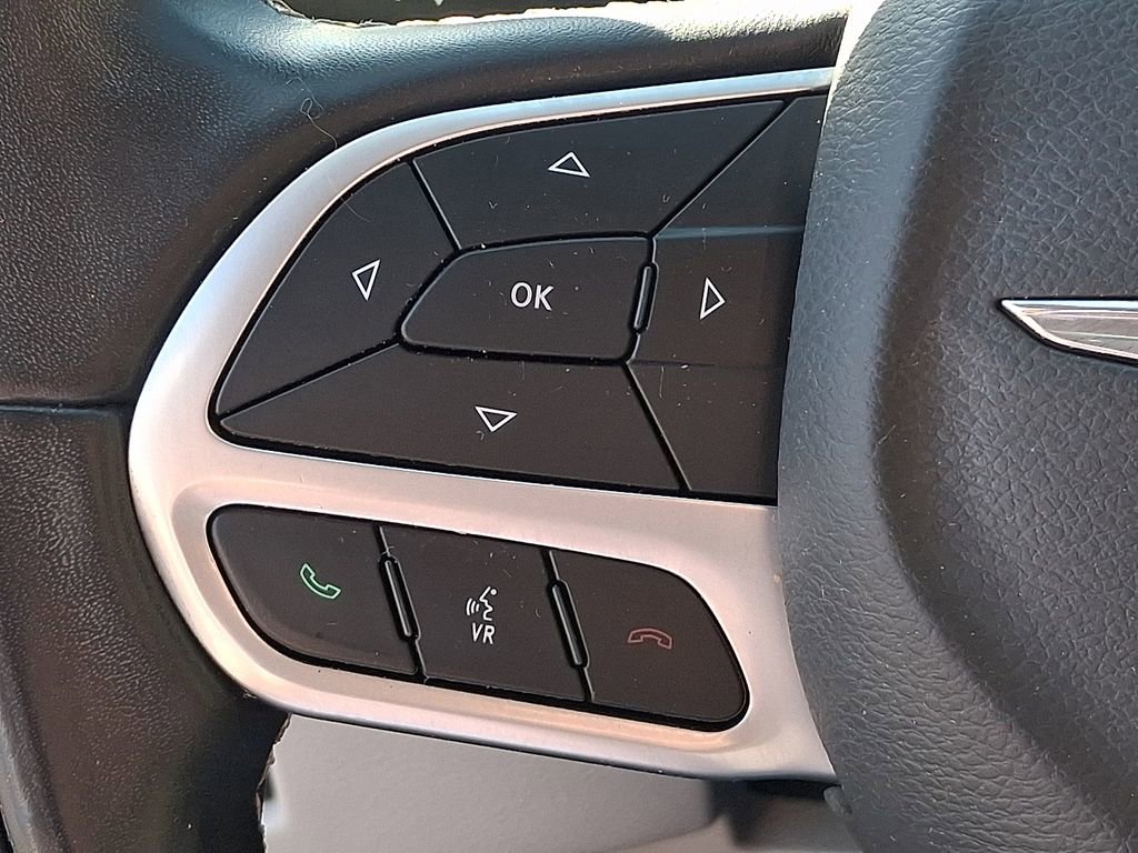 Used 2022 Chrysler Pacifica Touring-L w/ Uconnect Theater Family Group image 21