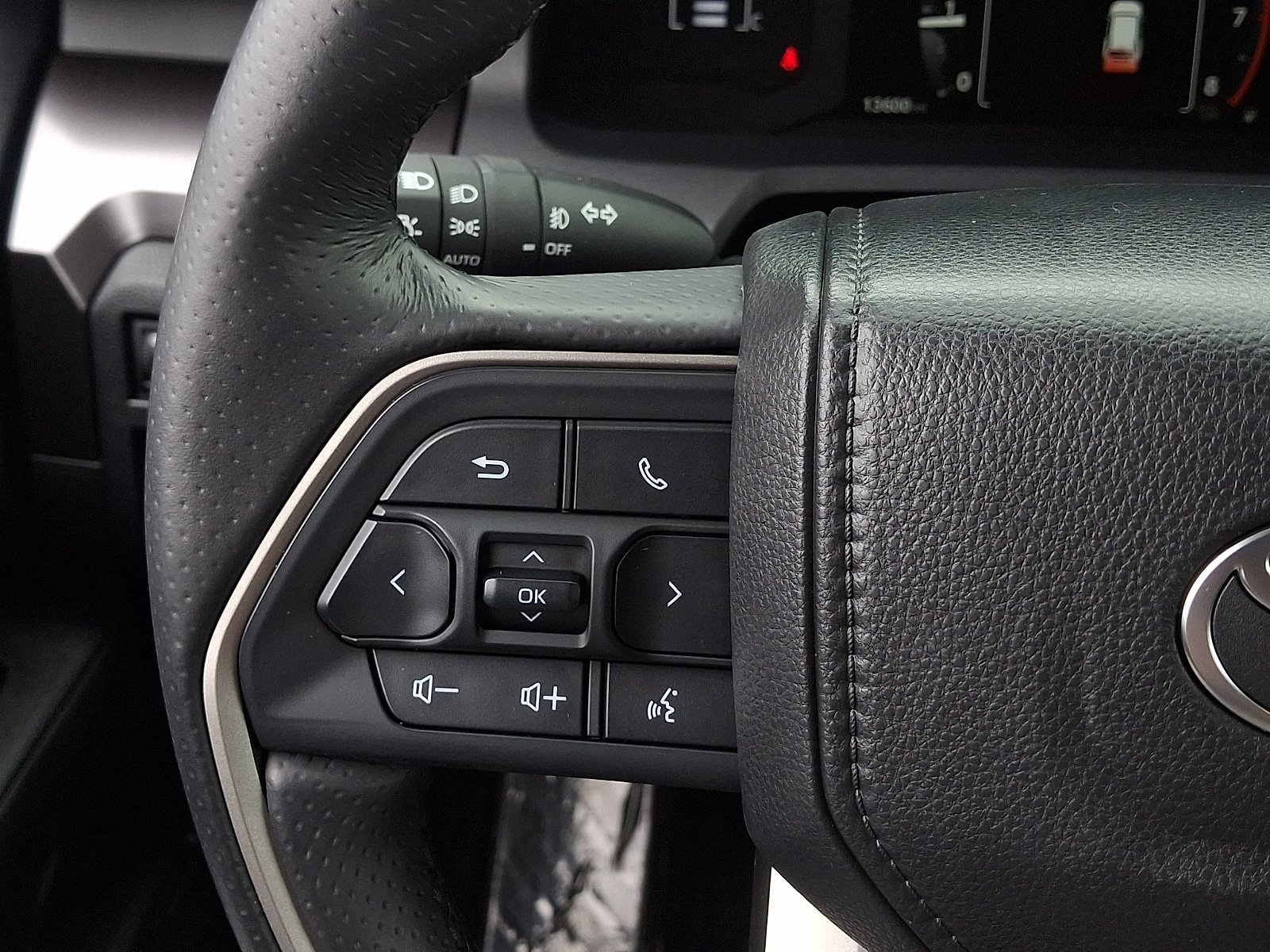 Used 2025 Toyota 4Runner SR5 AWD/4WD image 21