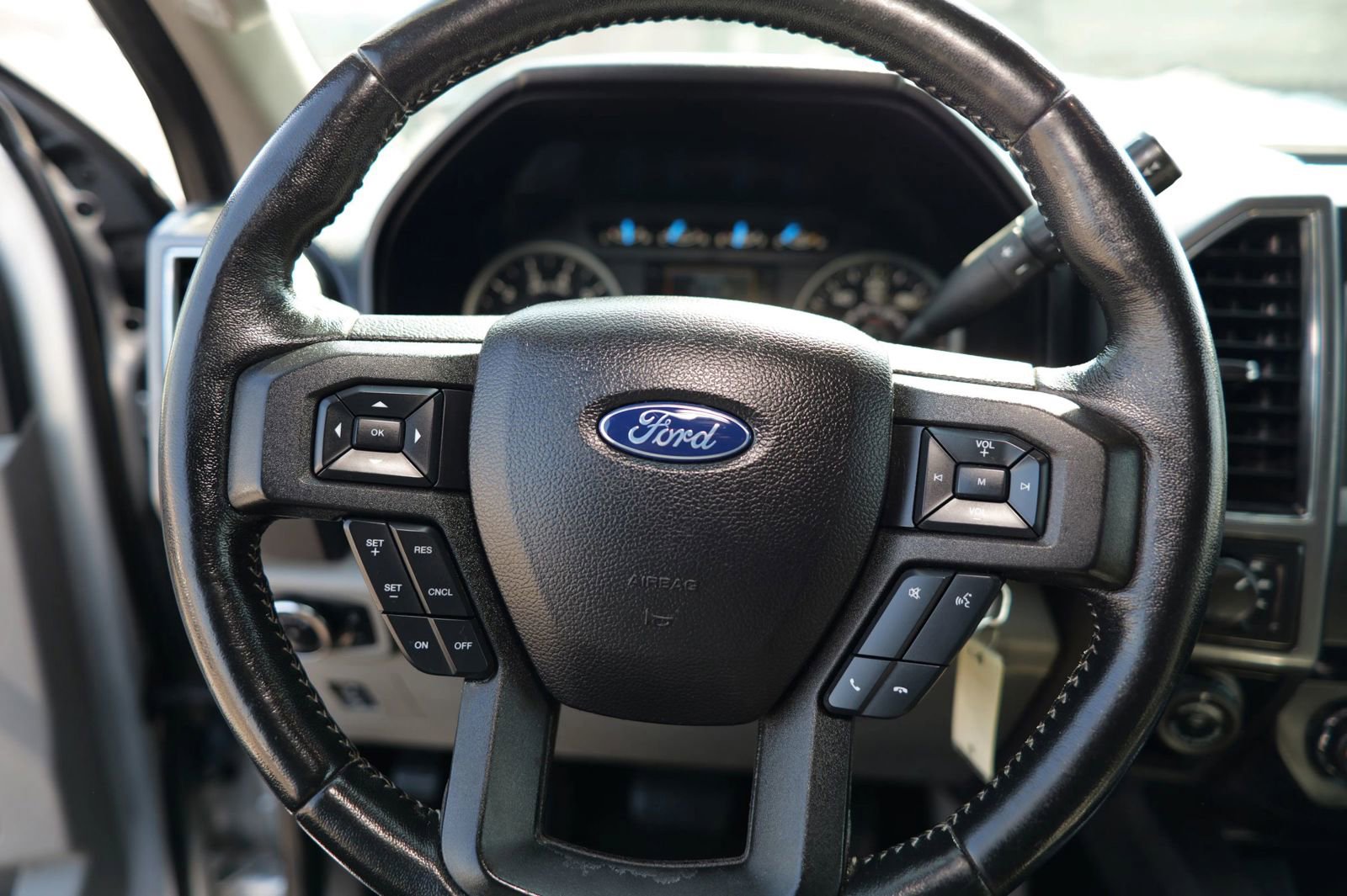 Used 2017 Ford F150 XLT w/ Equipment Group 302A Luxury image 19