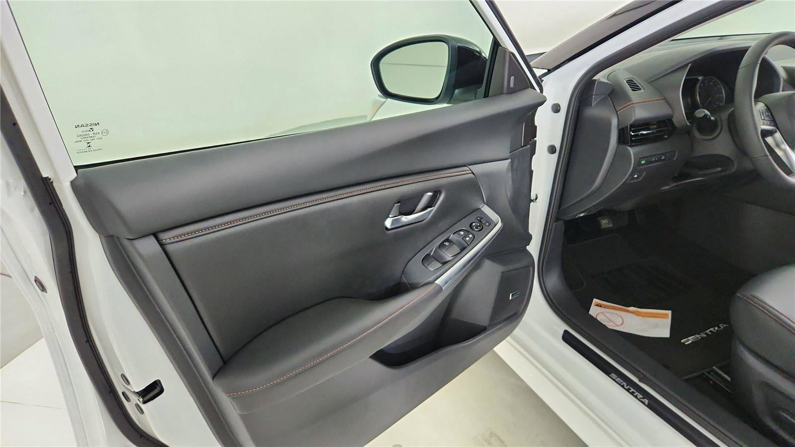 Certified 2025 Nissan Sentra SR w/ SR Premium Package image 19