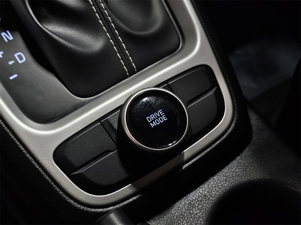 Used 2022 Hyundai Venue SEL image 32