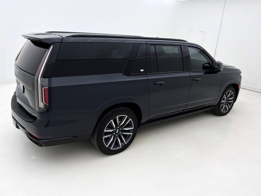 Used 2023 Cadillac Escalade ESV Sport Platinum image 6