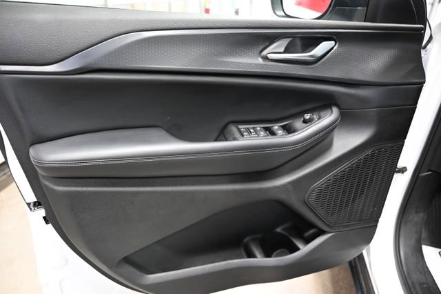 Used 2023 Jeep Grand Cherokee Laredo w/ Luxury Tech Group I AWD/4WD image 27