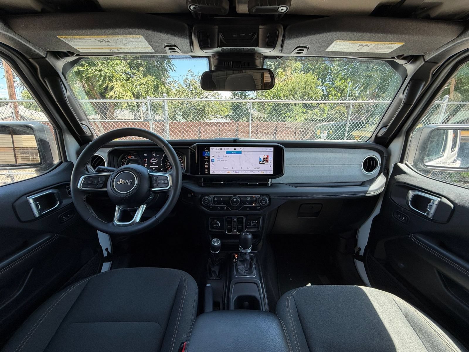 Used 2025 Jeep Wrangler Unlimited Sahara AWD/4WD image 33