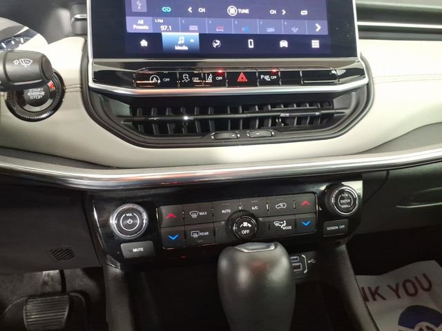 Used 2023 Jeep Compass Limited image 19