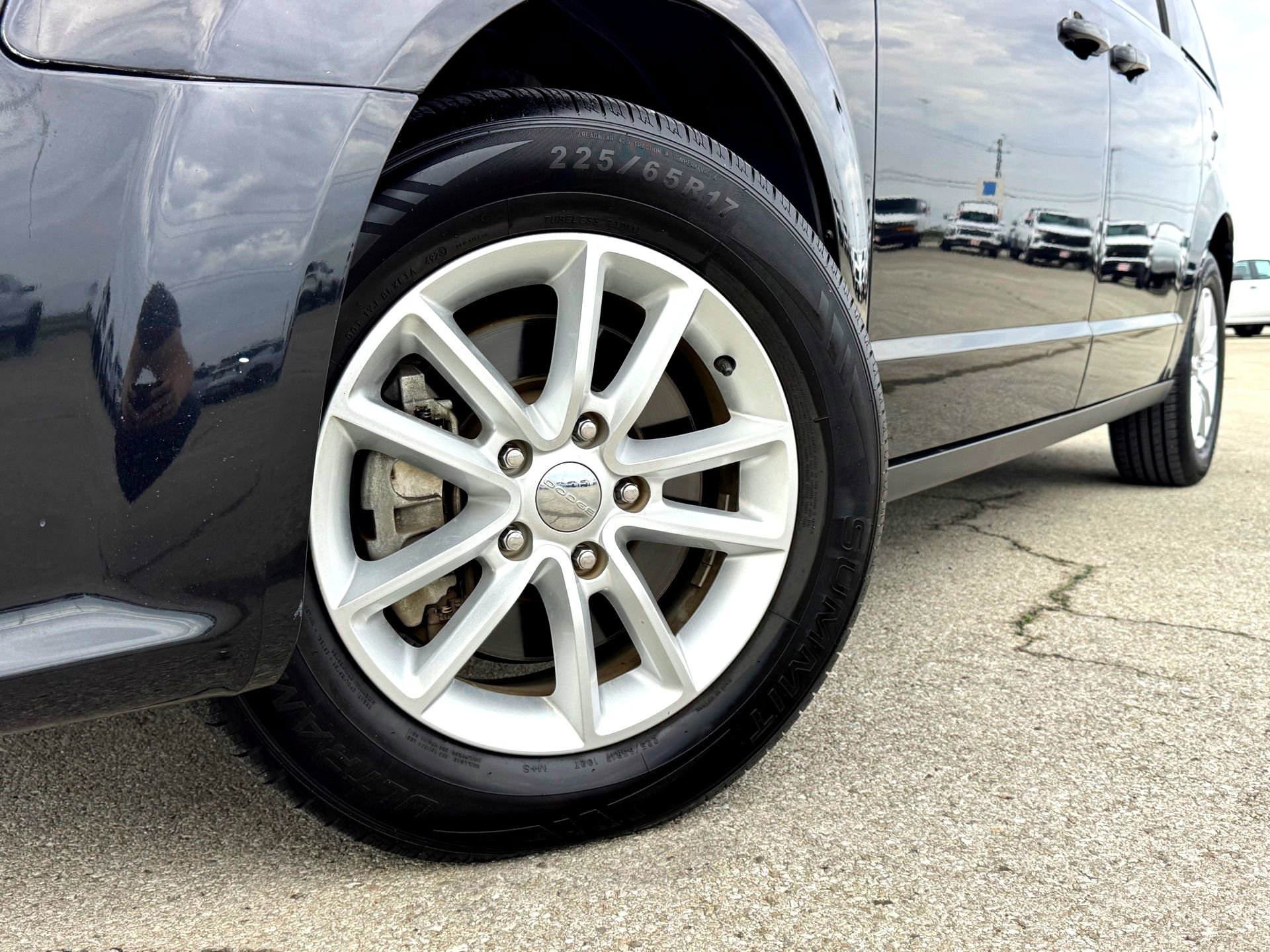 Used 2018 Dodge Grand Caravan SXT image 2