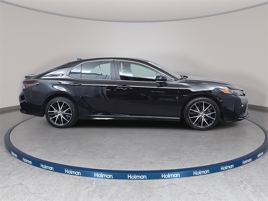 Used 2024 Toyota Camry SE image 7