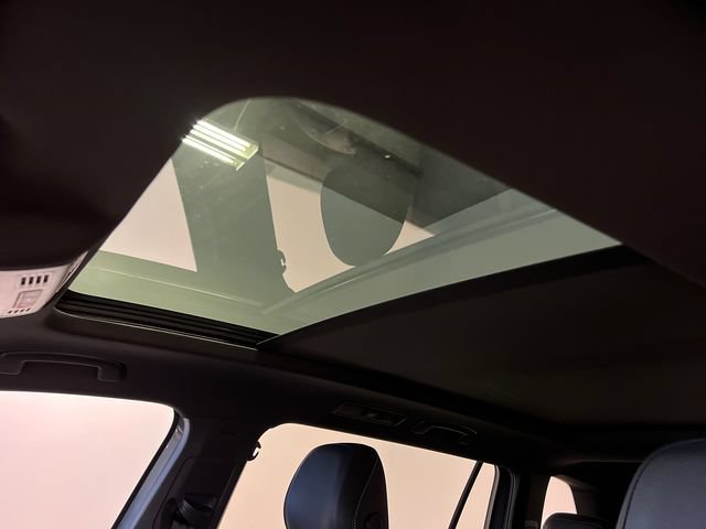 Certified 2023 Volkswagen Tiguan SE R-Line FWD image 28