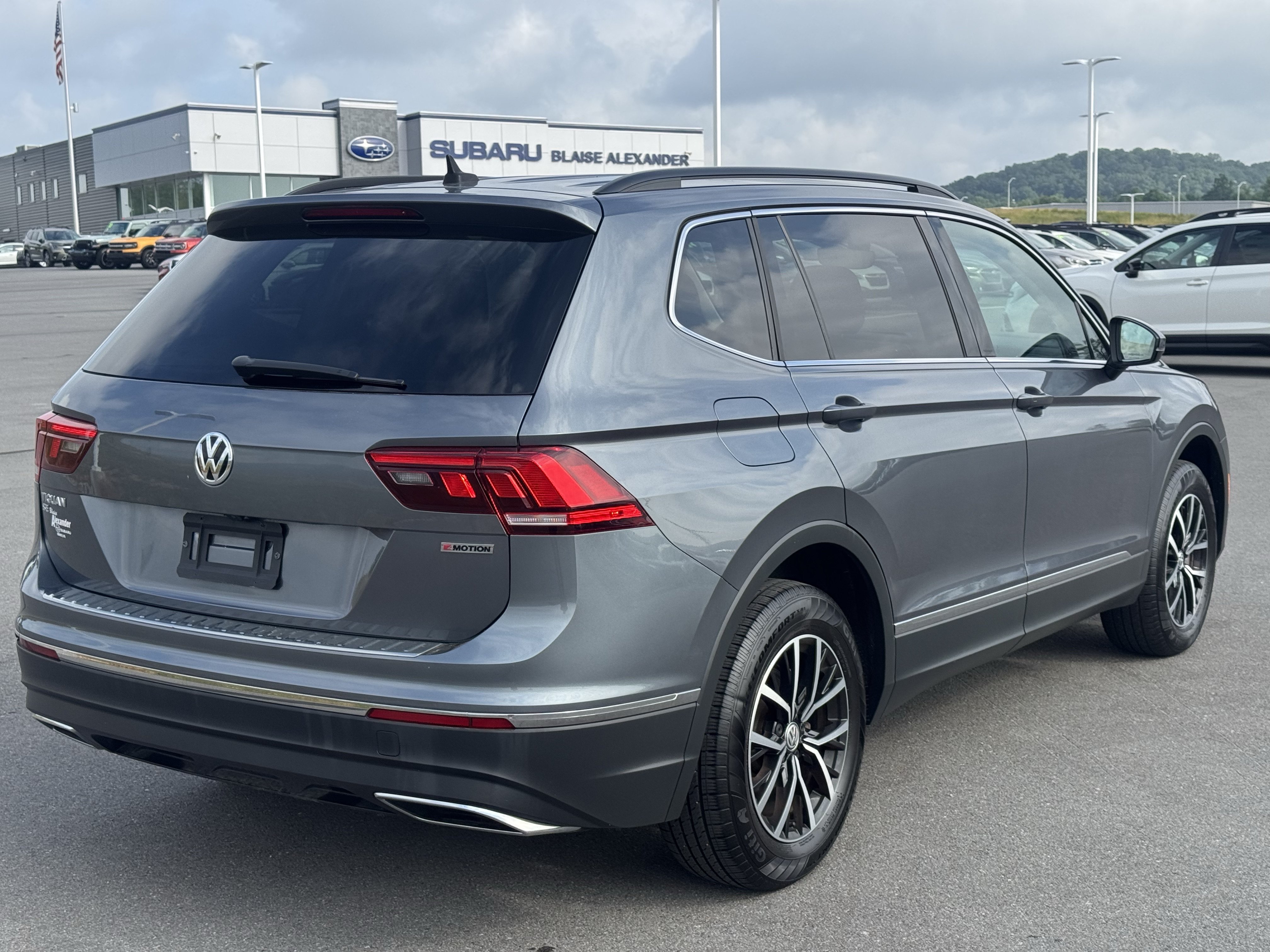 Used 2021 Volkswagen Tiguan SE AWD/4WD image 3