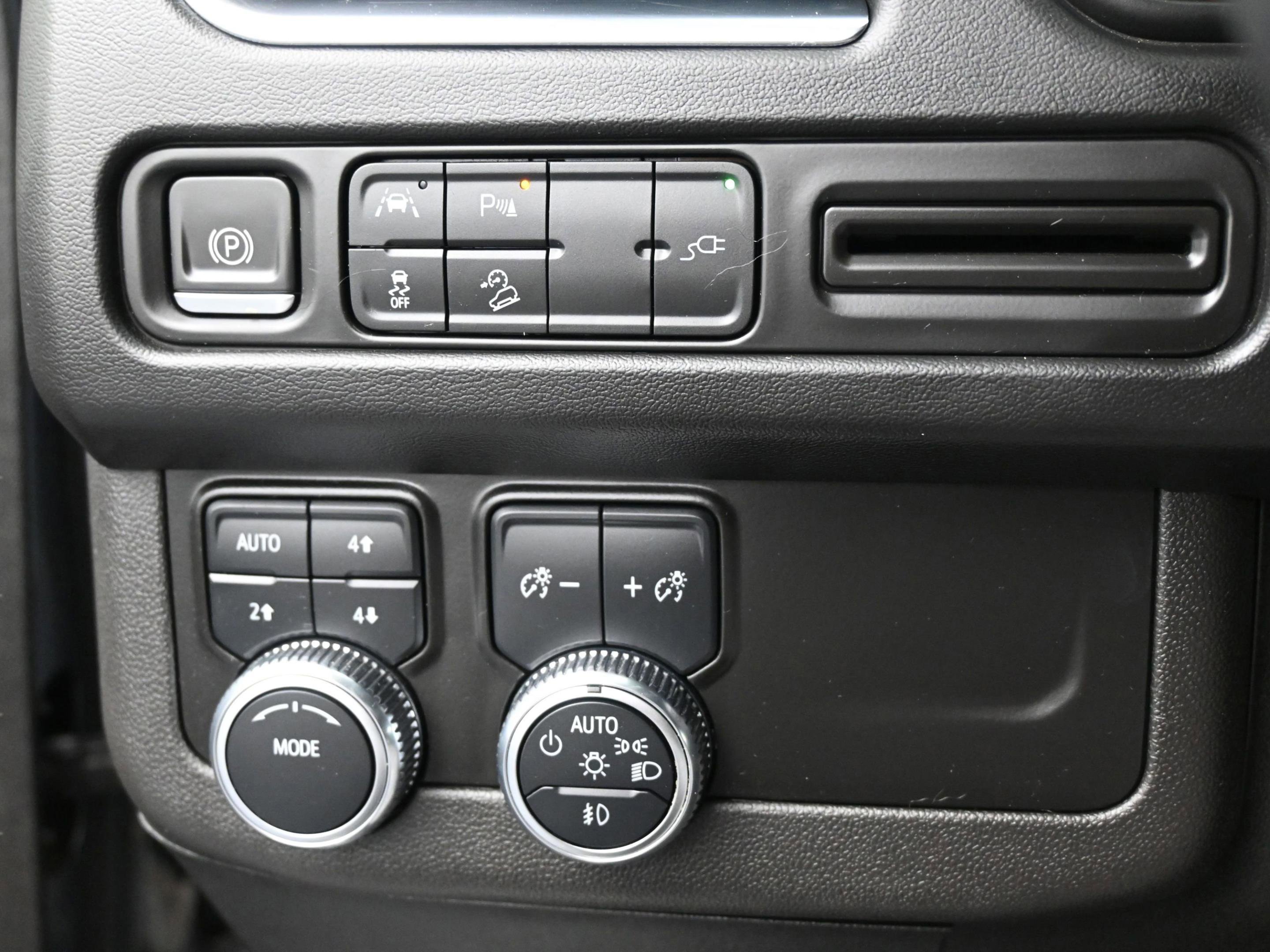 Used 2022 GMC Yukon XL AT4 image 54