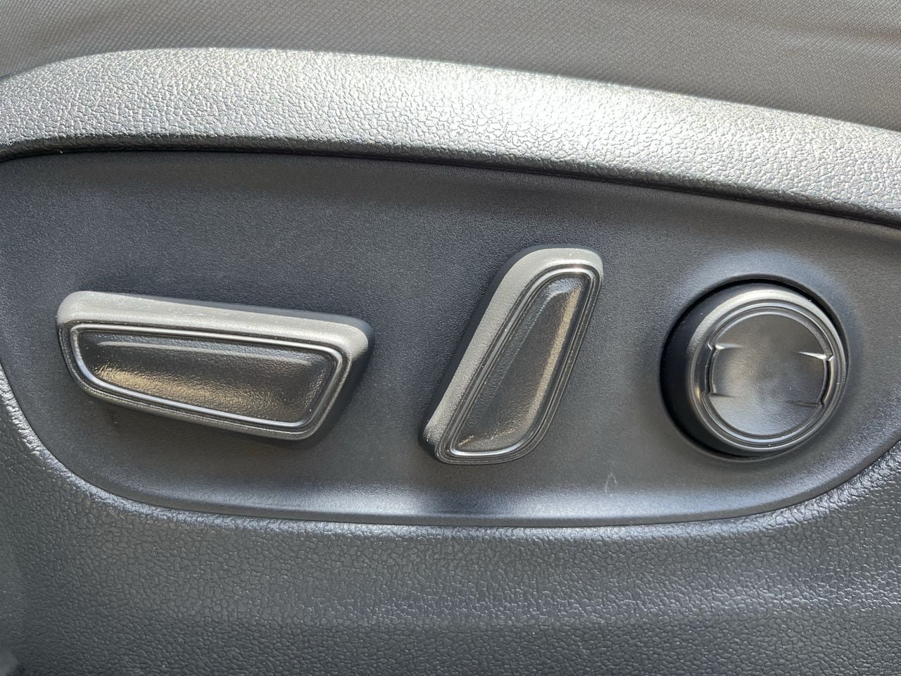 Used 2025 Toyota RAV4 XLE FWD image 24